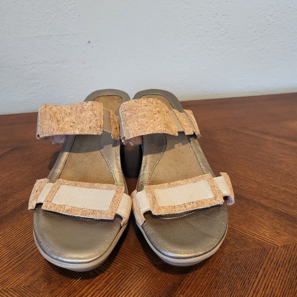 Naot Treasure Wedge Sandal EU 37 Champagne/Cork